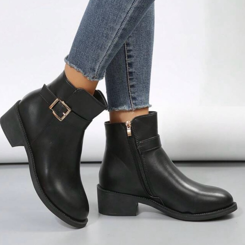 Steve Madden Glee black Chelsea ankle boot